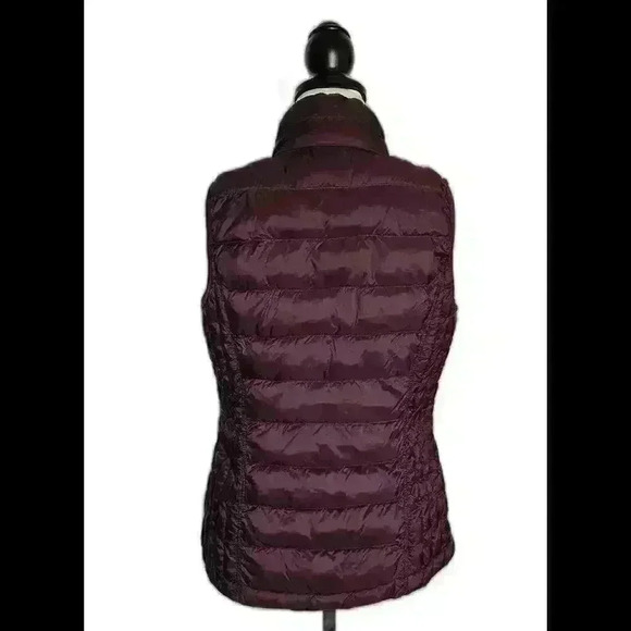 Stylish Women's Puffer Vest - Lightweight & Warm - Burgundy - Picture 3 of 3